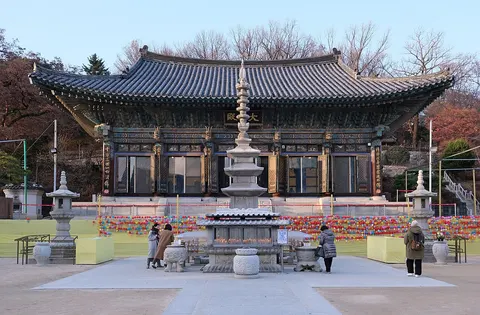 Bongeunsa main hall and stone pagoda in the courtyard